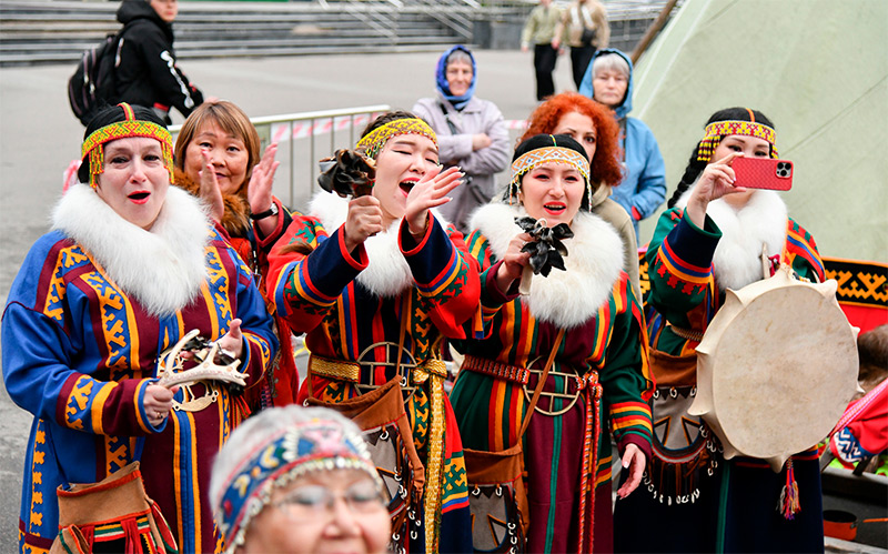 Совет Евразийского женского форума открыл «Женскую гостиную» на XIX Международной выставке-ярмарке «Сокровища Севера. Мастера и художники России 2024»