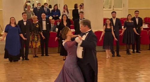 Сенатор Елена Афанасьева приняла участие в церемонии  открытия бала, приуроченного к Международному женскому дню