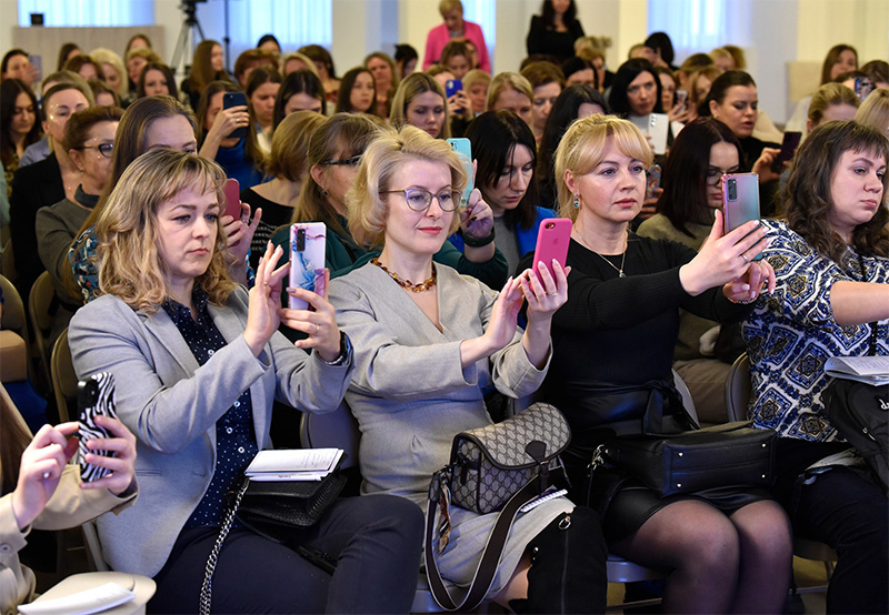 Юбилейная конференция «Звезда Севера» в Мурманске собрала более тысячи супруг военнослужащих, женщин-военнослужащих и жен участников СВО