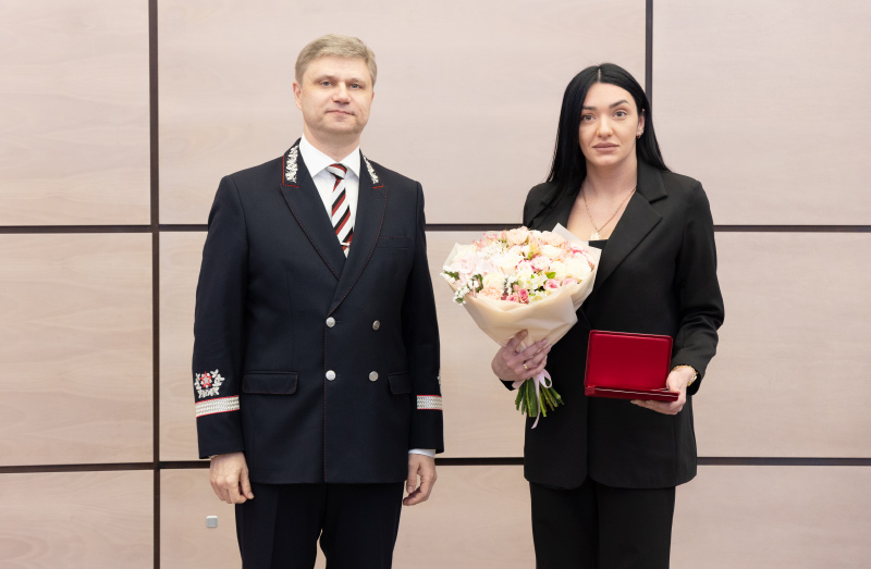 «РЖД» Олег Белозеров, Анна Кикина. Сотрудница сети клиник «РЖД-медицина» удостоена госнаграды