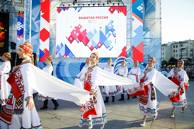 Вышитая Россия: от янтаря до оленьего подшерстка