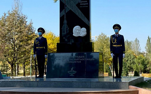 Посвящение женщинам: памятник матери 150 детей в Кыргызстане