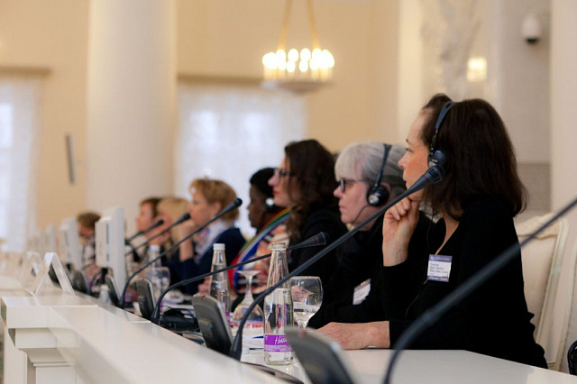 Международная женская конференция «Восток и Запад встречаются в Санкт-Петербурге»