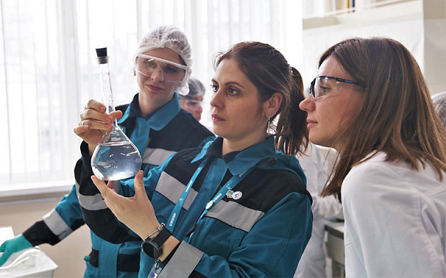 «Профессионалы»: женщины-инженеры применяют новации в нефтехимическом производстве