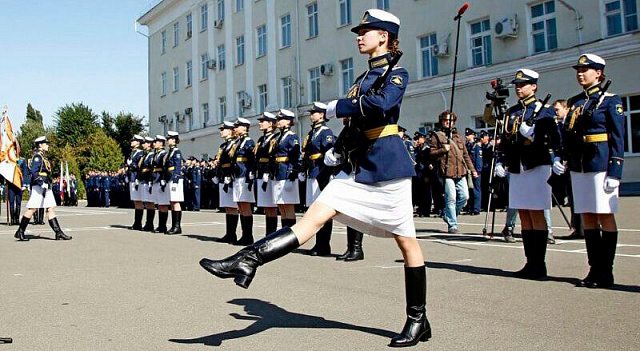 В России состоялся первый выпуск женщин-военных летчиков