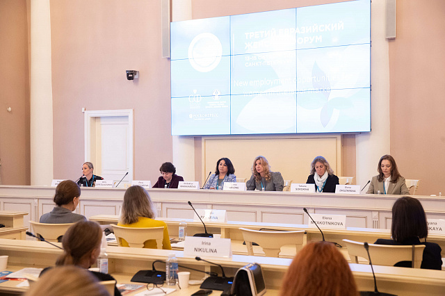 Новые возможности занятости женщин на рынке труда обсудили на ЕЖФ