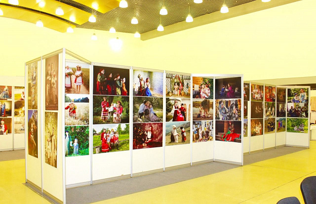 Фестиваль народно-художественных промыслов и ремесел "Руками женщины" состоялся в Москве